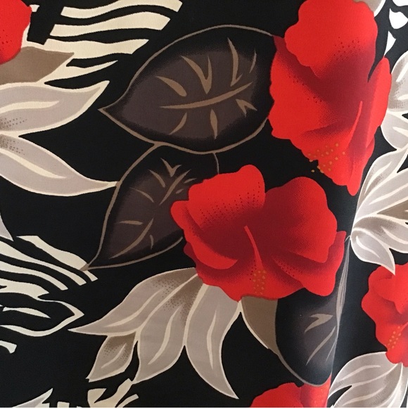 💥 Renaissance Sportswear hibiscus print blouse - Picture 3 of 6